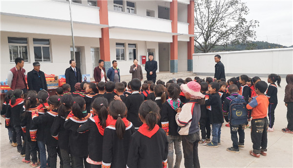 1571988022715274.jpg 唐健禾教授在乃拖小学发表讲话.jpg