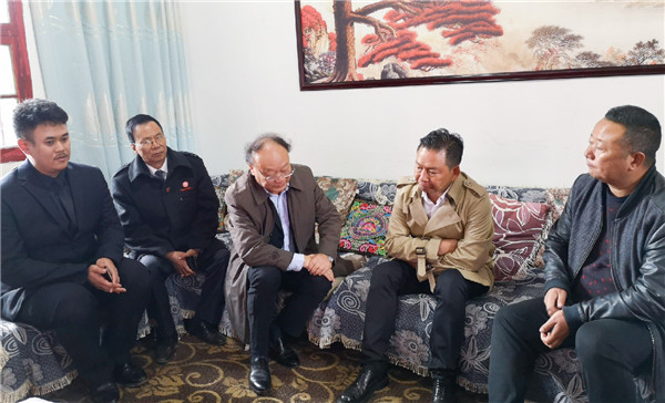 1571988185862959.jpg 学院领导与四开乡党委书记克惹伍沙、乡长薛文勇作交流.jpg