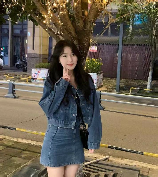 1701245455167049.jpg 张暮雨.jpg