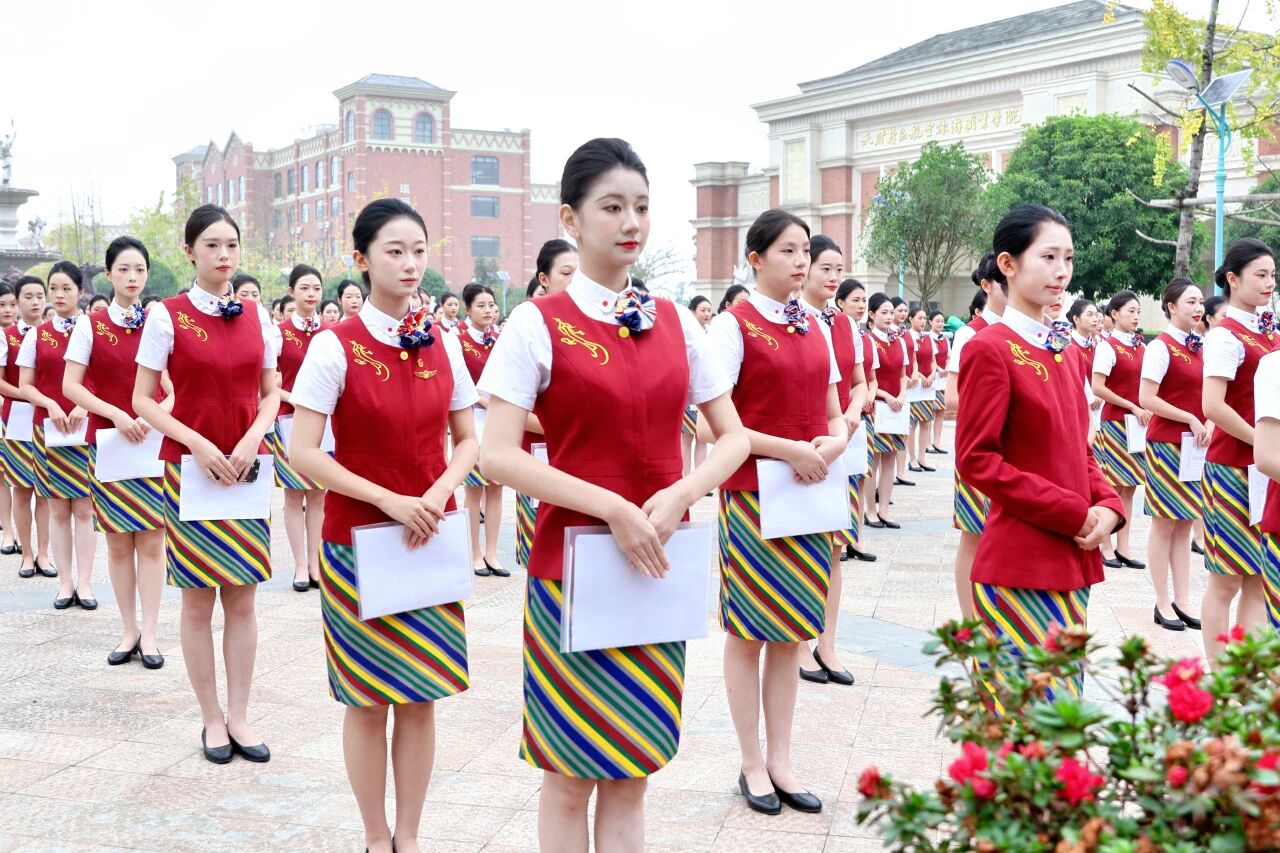 1765449351172127.jpg mmexport1765448362383.jpg