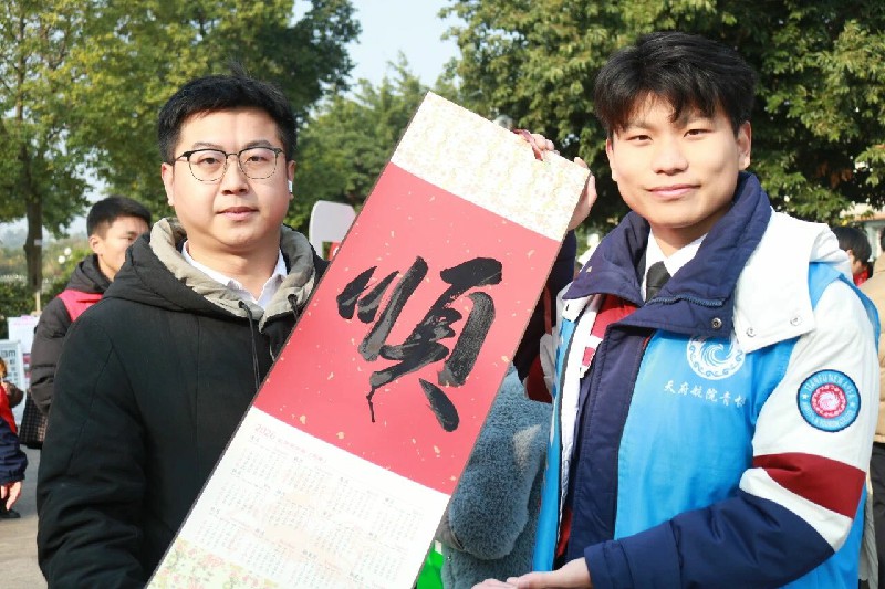 1765473148991839.jpg 微信图片_2025-12-12_010844_177~1.jpg