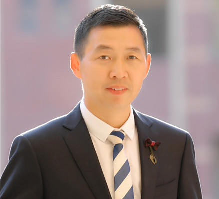 教授 辜英智